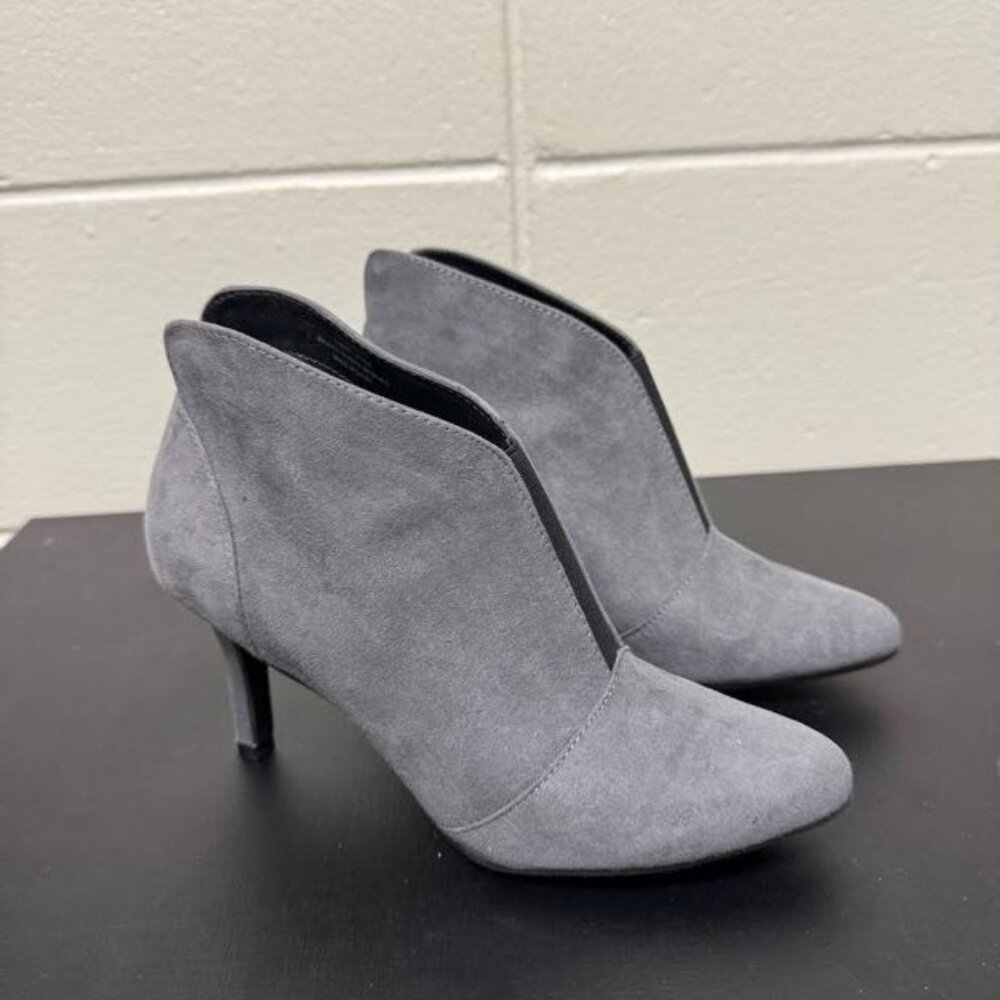 NWOT Madeline Cassidey Grey Suede Heel Boots